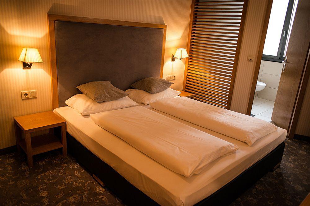 Townhouse Hotel Frankfurt pe Main Exterior foto