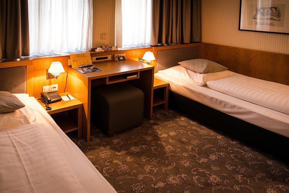 Townhouse Hotel Frankfurt pe Main Exterior foto